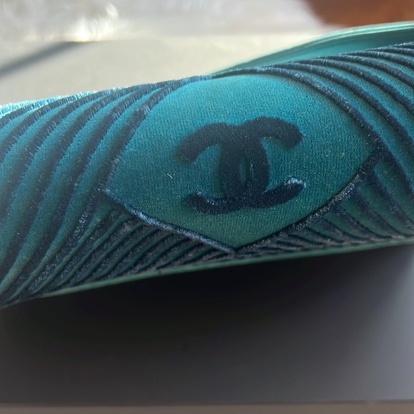 Chanel | Medium | Velvet | Boy Bag - Picture 4 of 8